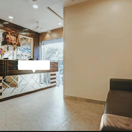 The Kiwwi Hotel Мумбай Екстериор снимка