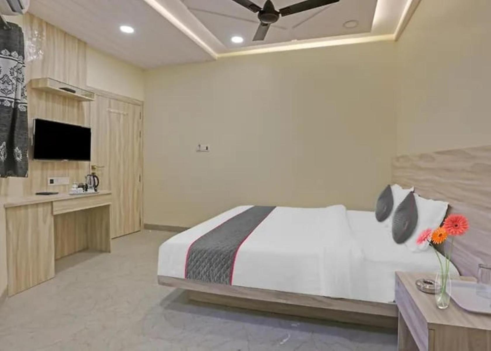 The Kiwwi Hotel Мумбай Екстериор снимка