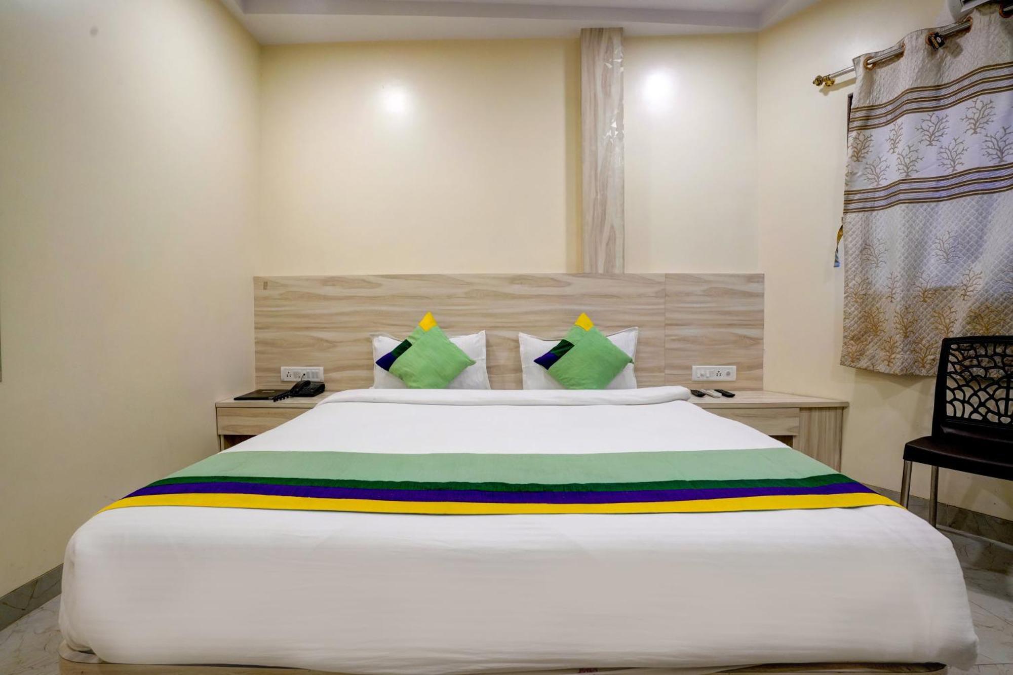 The Kiwwi Hotel Мумбай Екстериор снимка